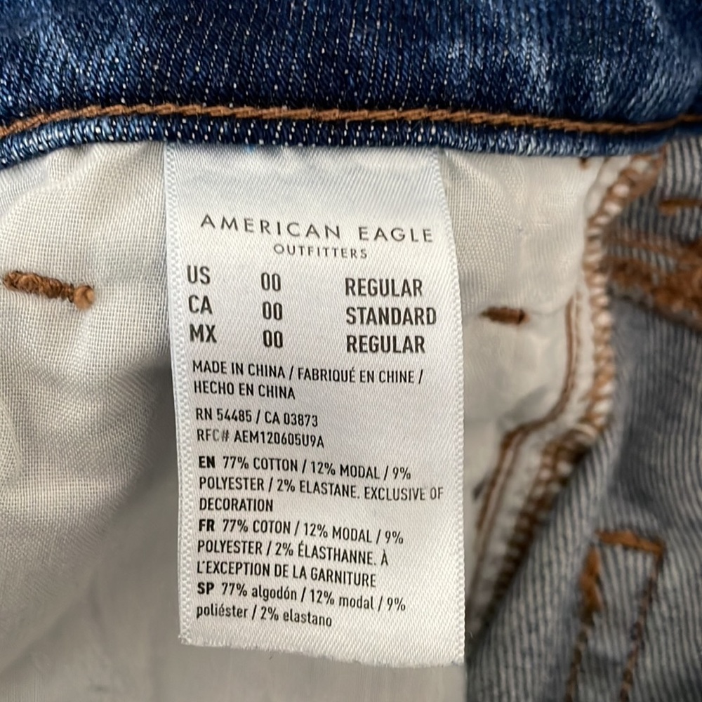 NWOT American Eagle Mom jeans - Picture 10 of 10
